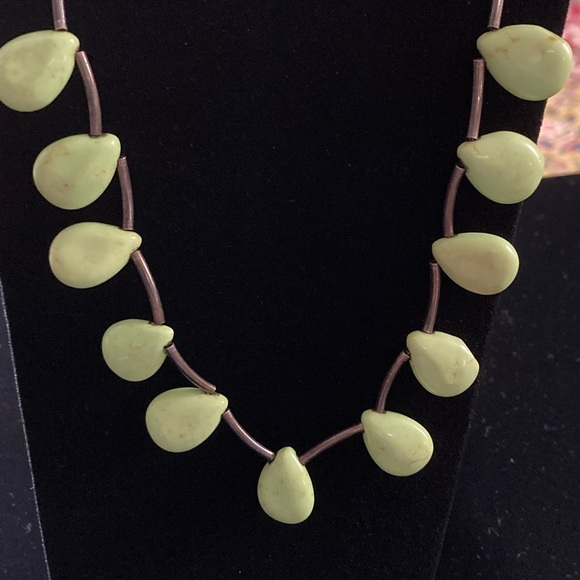 AppleGreen Gaspeite N&E set. 925 SSilver Tubes. Teardrop cut stones #11+2 stones - Picture 7 of 8